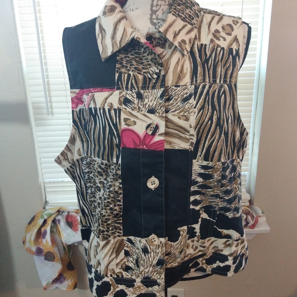 Westbound Jackets & Blazers - 4/$20 Chic Animal print patterned vest